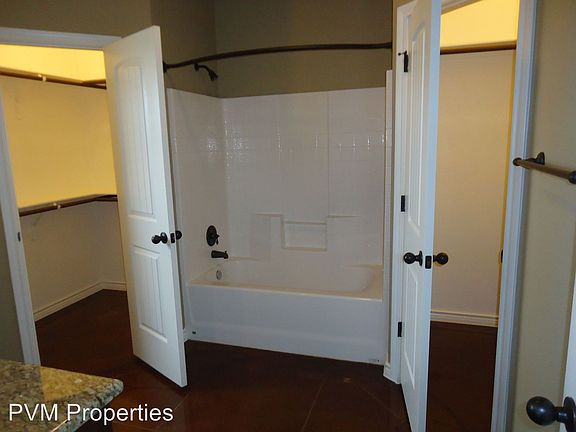 5th image of 512 Fieldstone Dr