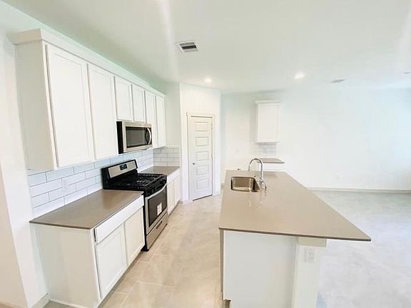 2nd image of 19507 Krus Hill Ln
