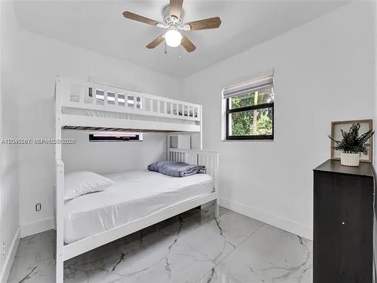 2730 NE 16th Ave #0 — Photo 9