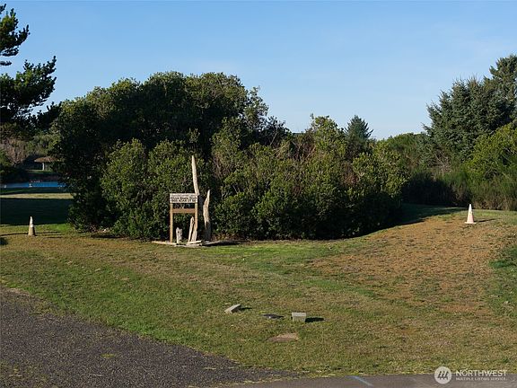 5th image of 965 Adak Court SE