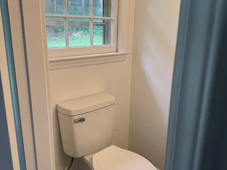 7500 Thorncliff Dr — Photo 8