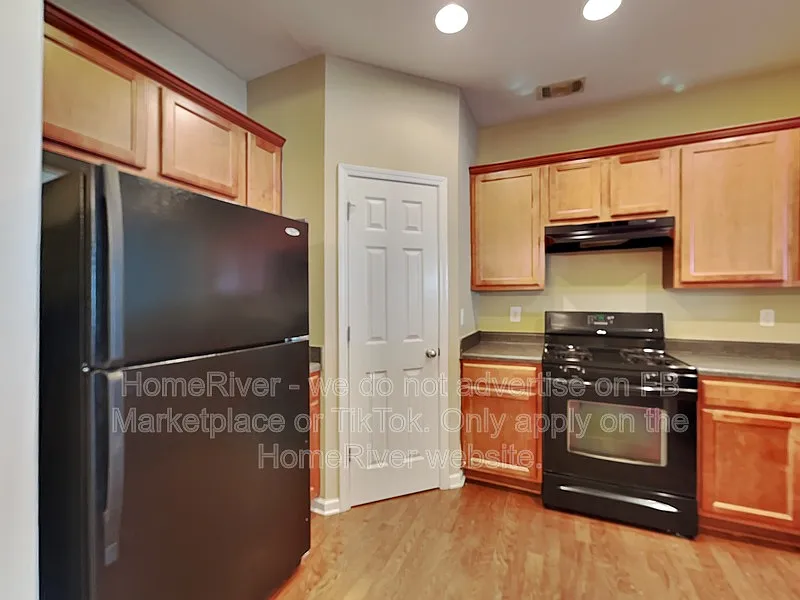 3 bed, 2.5 bath, 1696 sqft, $2,050 — Photo 4