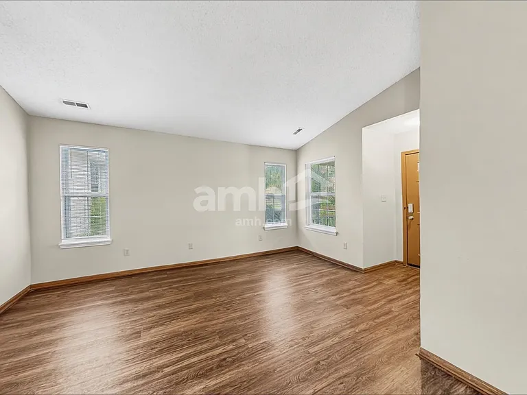 8539 Coralberry Ln — Photo 6