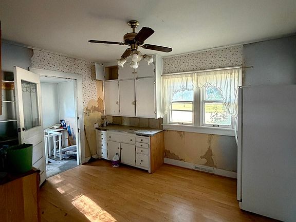 4th image of 1531 N York Ave