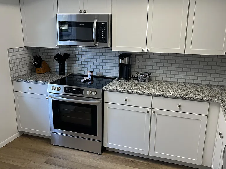 282 Randolph St — Photo 36