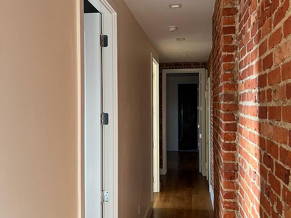 3rd image of 941 Washington Ave #500