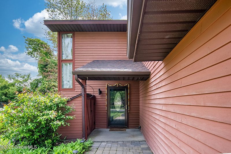 2nd image of 13 Eton Drive