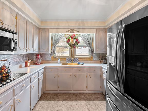3rd image of 103 Forest Dr
