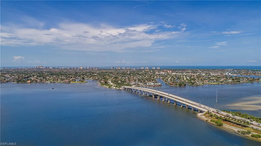 2 bed, 2.0 bath, 814 sqft, $4,500 — Photo 2