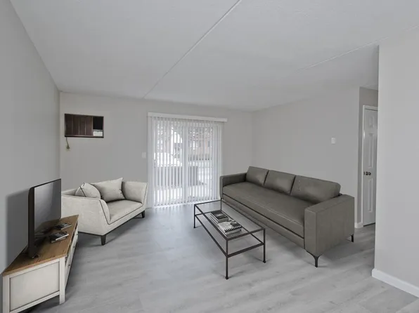 34 Maple Crest Cir APT D, Holyoke, MA 01040