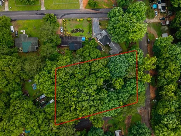 136 Wolf Creek Ln #136, Locust Grove, GA 30248