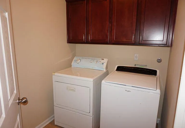 1368 Island Town Dr — Photo 4