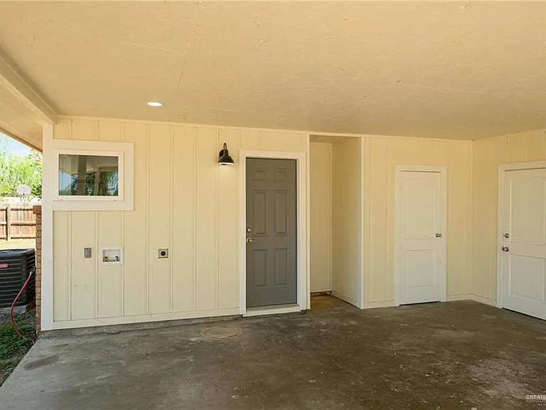 1823 Warren St — Photo 29