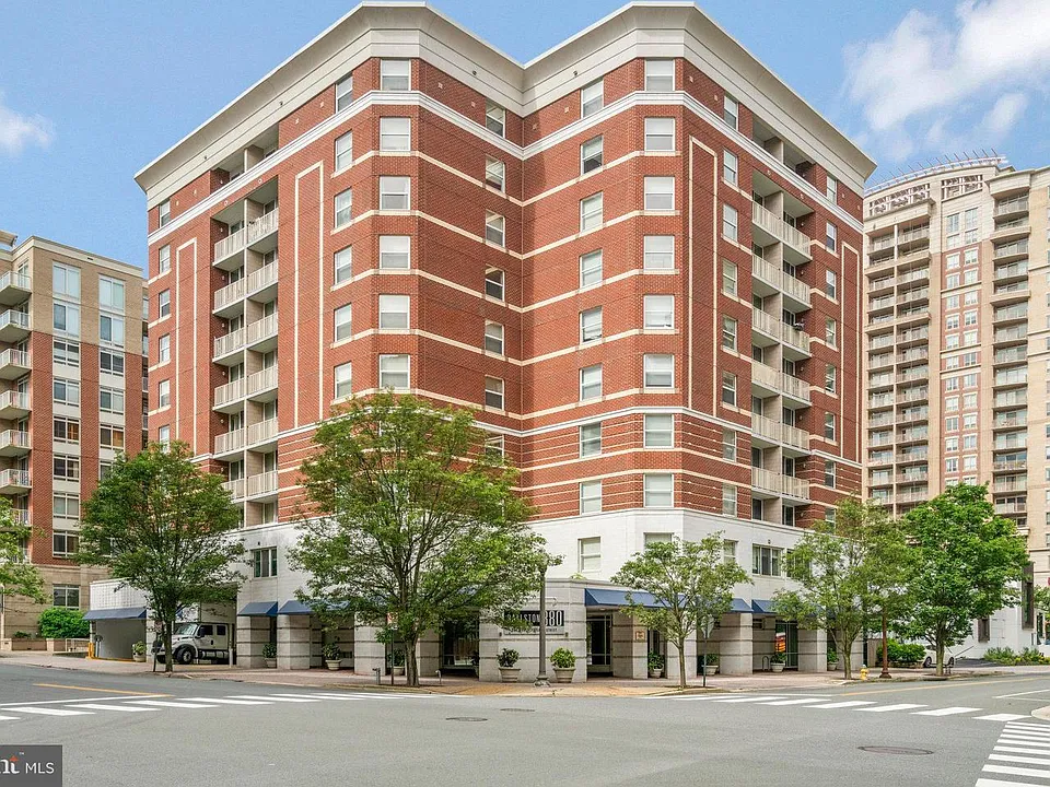 880 N Pollard St #824