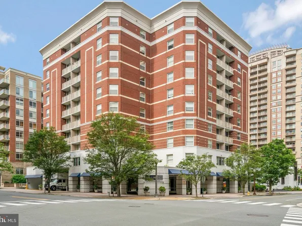 880 N Pollard St APT 824, Arlington, VA 22203
