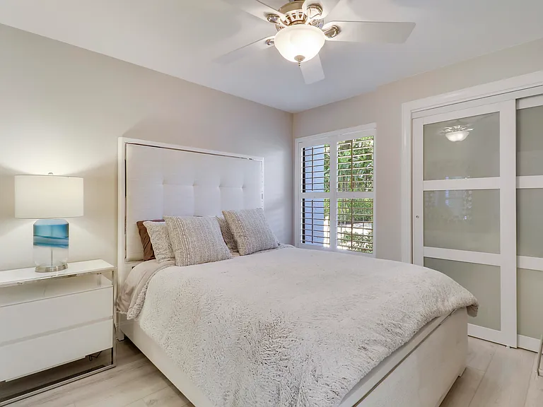 515 Bay Colony Dr N — Photo 37