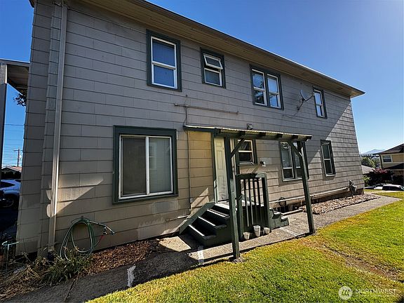 2nd image of 3210 Grand Avenue