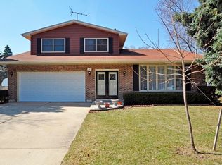 974 Blackburn St, Gurnee, IL 60031