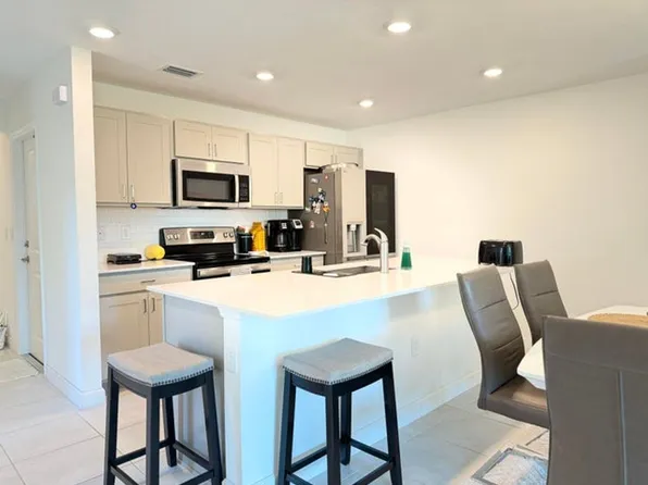 1880 Grantham Ct, Wellington, FL 33414