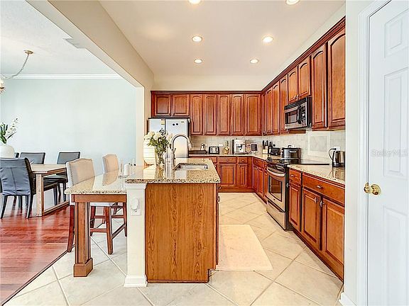 3rd image of 1308 Artisan Ave W