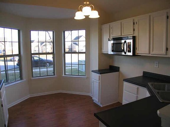 4th image of 4919 W Peony Pl