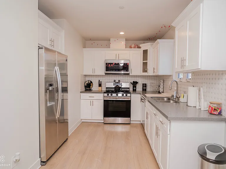 427 N Heliotrope Dr #200 — Photo 19