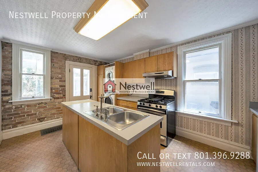 Charming Home in Historical Salt Lake Avenues — Photo 3
