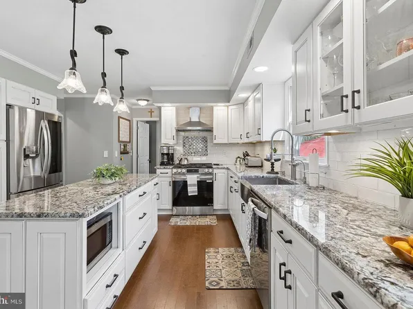 23 Fabrow Dr, Titusville, NJ 08560