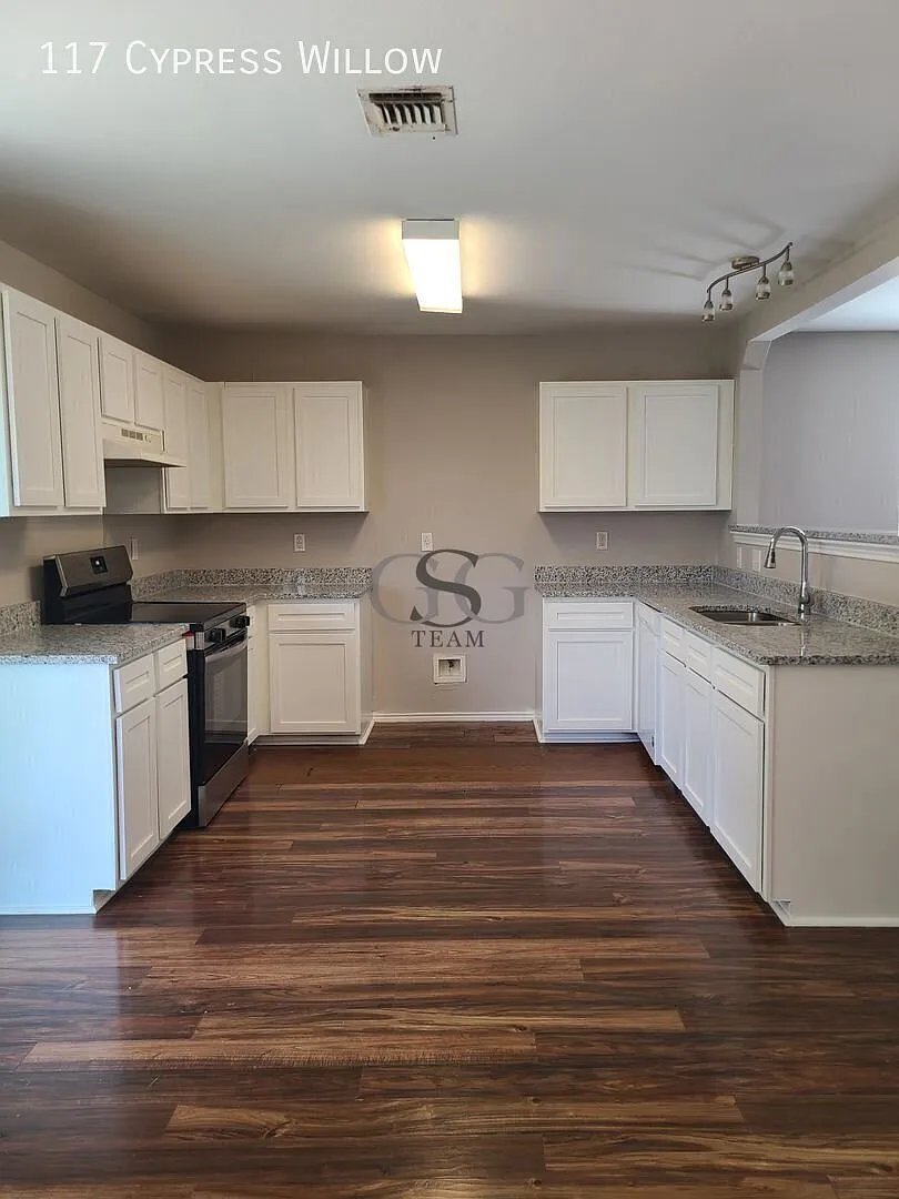 Beautiful 3/2.5 home in Cibolo w/a covered patio! — Photo 4
