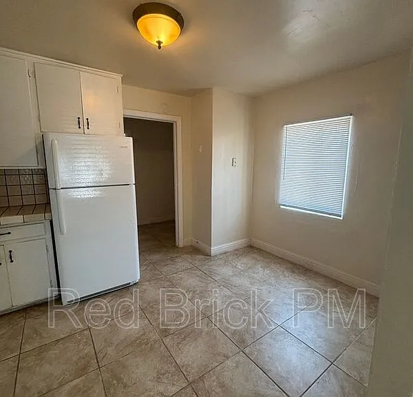 2240 Glen Ave — Photo 7
