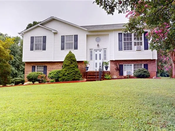 341 Woodbridge Dr, Mount Airy, NC 27030