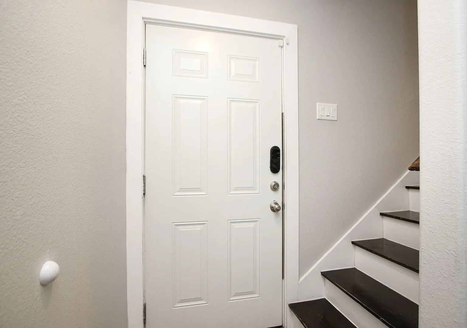 For Lease-Housing Vouchers Accepted | 3 Bed, 2 Bath | 1,150 Sq Ft | Warwick Place | — Photo 3