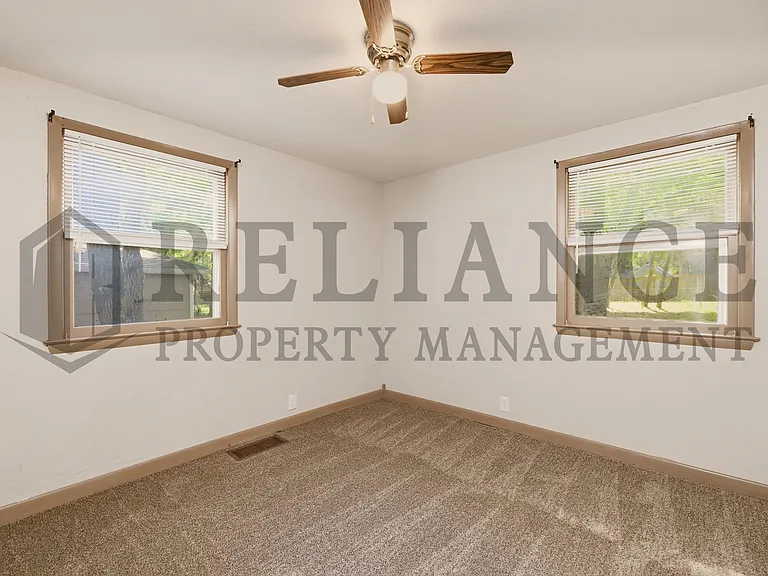 107 S Queen Ave — Photo 27