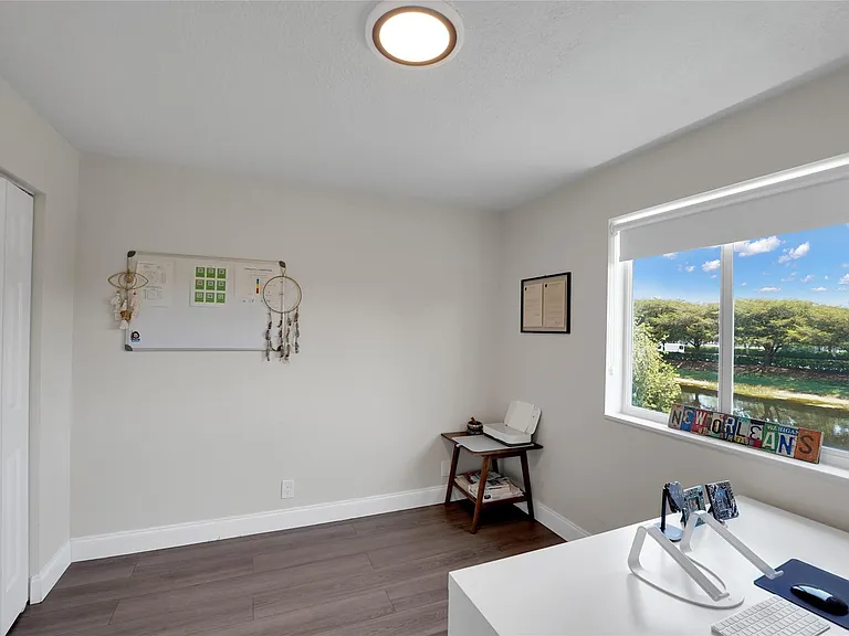 1070 Bluewood Ter — Photo 35