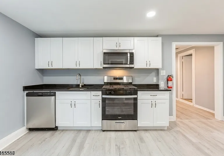 2249 Evergreen Ave #3 — Photo 2