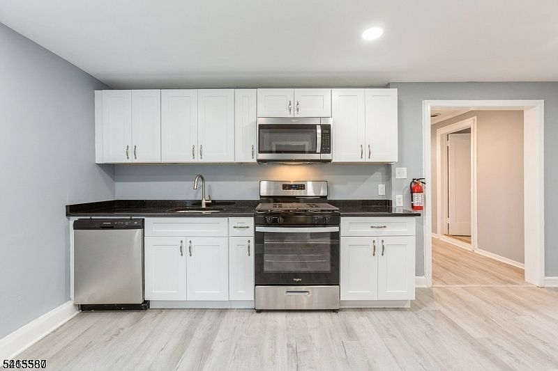 2nd image of 2249 Evergreen Ave Floor 3
