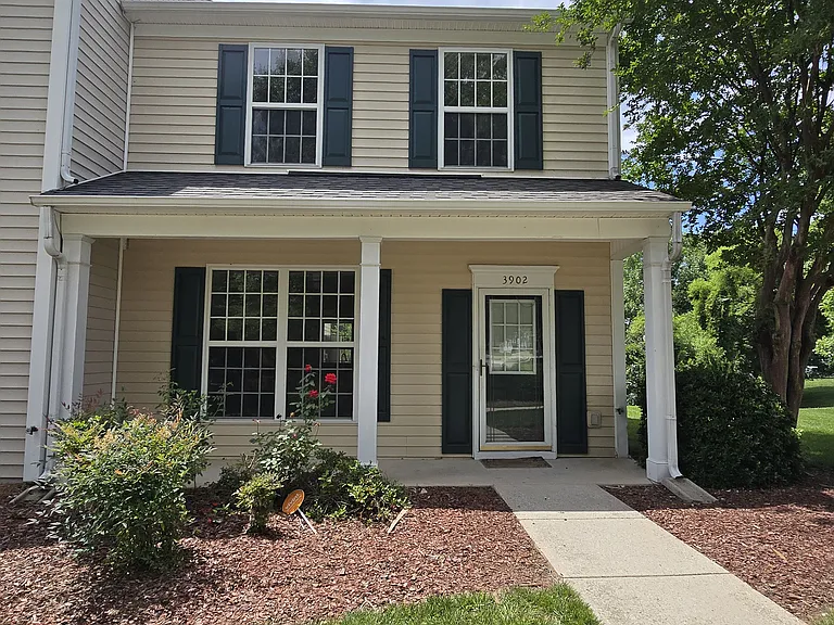 3902 Elizabeth Glen Way — Photo 1