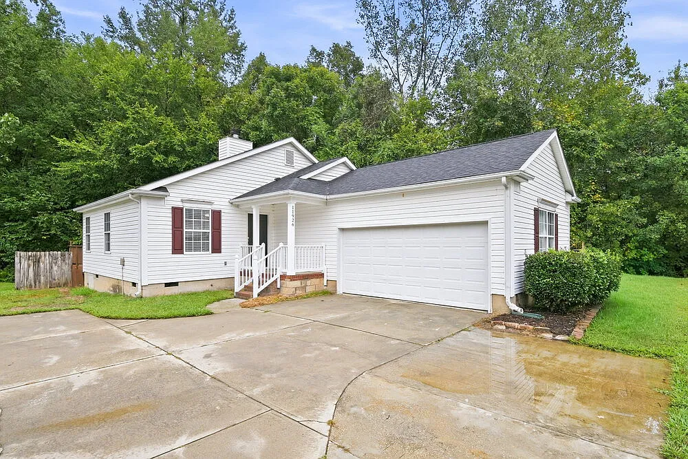 3 bed, 2.0 bath, 1216 sqft, $1,780 — Photo 3