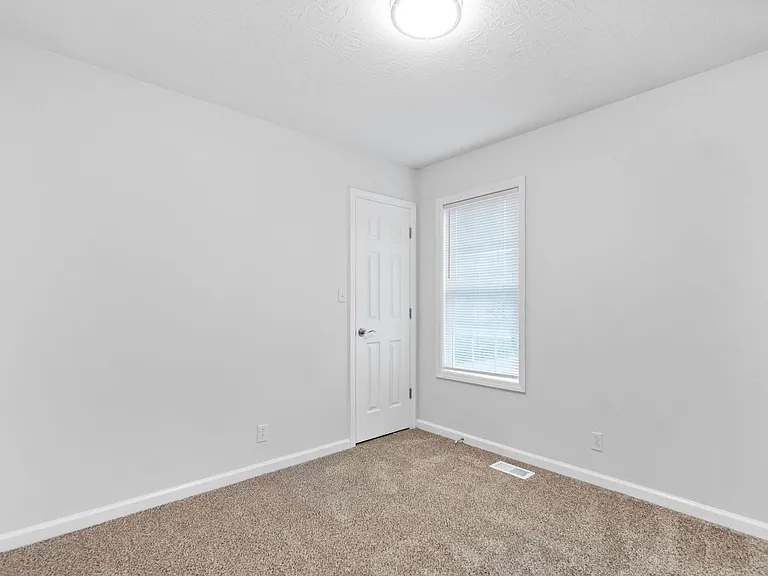 941 Crabapple Ln — Photo 14