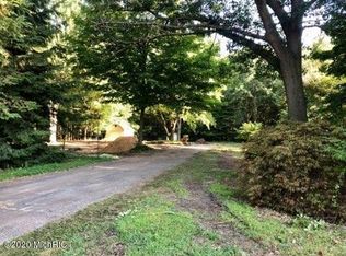 17305 W Spring Lake Rd, Spring Lake, MI 49456