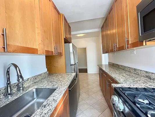 2nd image of 225 W 106th St APT 2L