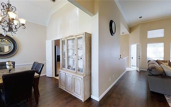 2nd image of 4204 Juniper Ln