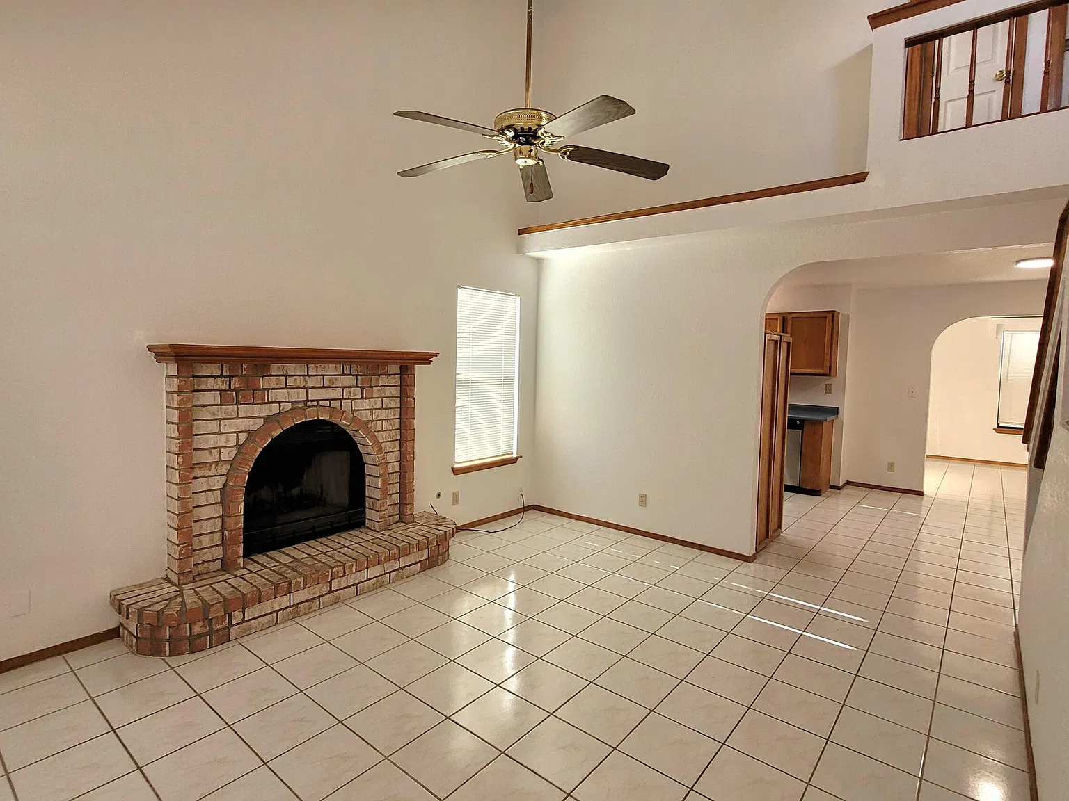 3 bed, 2.0 bath, 1346 sqft, $1,675 — Photo 2