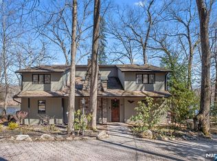 60 W Shore Dr, Bloomingdale, NJ 07403