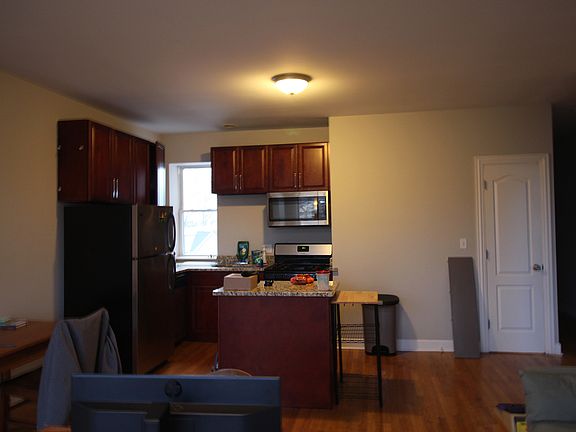 4th image of 2456 N Hamlin Ave #3S