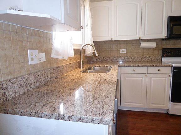 5th image of 15143 Hilltop Dr