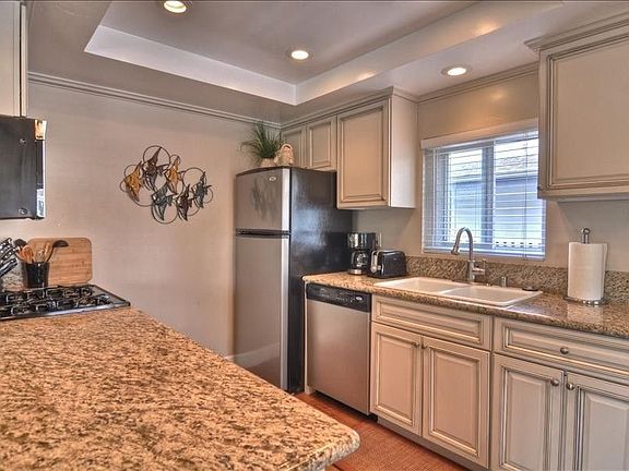 4th image of 301 Marguerite Ave APT 3