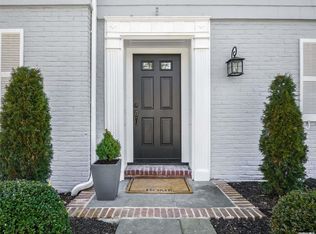 6 Sargent Pl, Manhasset, NY 11030