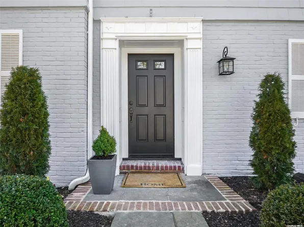 6 Sargent Place, Manhasset, NY 11030