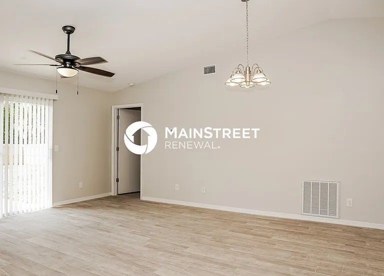 1722 Elmhurst Cir S #E — Photo 13